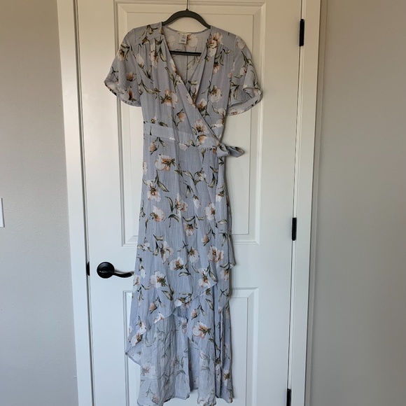 Promesa Dresses & Skirts - Womens Blue floral wrap dress.